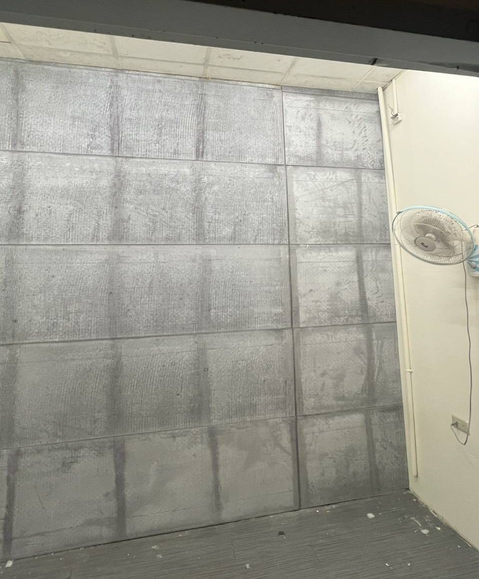 V-CORE 真空層防火板完成封板的室內牆面